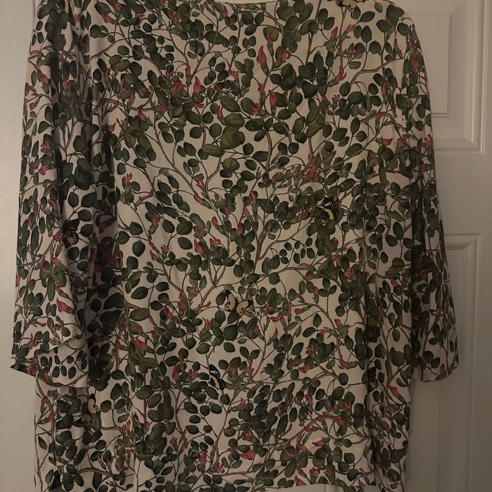 Women’s H&M butterfly 🦋 and flower 🌸 blouse (L) - Picture 2 of 8